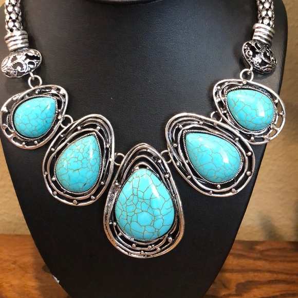 Necklace and earring Set - Picture 2 of 6